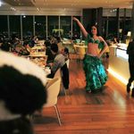 ライブキッチン COOKA - お食事を楽しんでいたら、なにやら楽しそうな音楽♪が。
      ここは定期的にライブショーも行われていて、
      ベリーダンスショーが見られるんだ。