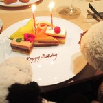 ライブキッチン COOKA - ベリーダンスを楽しんでいるところに、
      ボキらのテーブルにこんな素敵なプレートが運ばれてきました～
      お誕生会ということであらかじめお店の人に伝えていたので、
      バースデープレートのサービスだよ！！