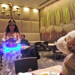 ライブキッチン COOKA - あっ、お姉さんと目が合っちゃった。
      ドキドキのボキ・・・