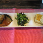 Hibiki - 最初にランチの前菜３種盛りが運ばれてきました、特に手作りのオムレツは美味しかったです。
                      
                      
