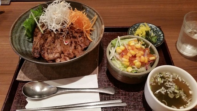 ピースボウルカフェ Peace Bowl Cafe 仲ノ町 カフェ 食べログ