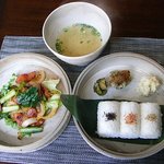 ラブカフェ アイチャ - 味噌汁も運ばれ、これで500円ランチはなかなかのコスパです