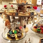 ミスタージョーンズ オーファネージ - 店内　テディベアが沢山居ます