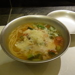 藤多 - 夏野菜と鴨のスープパスタ　チーズはカチョカバロ
