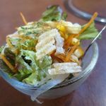 カウボーイカレー - ランチには無料でサラダが付きます