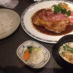 レストラン三澤亭 - 2015.6.13  グリルドチキン☆（ライス、味噌汁、漬物のセット） 1350円＋300円