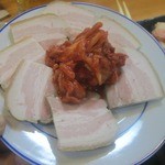 みけ - 大好物の煮豚＆キムチ