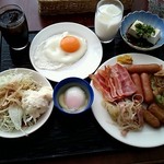 KAGOSHIMA BOLD KITCHEN - ●朝食：コーヒー、牛乳、サラダ、目玉焼き、温泉玉子、ウインナー、ベーコン、冷奴　など（2013.07）●