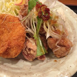 福田家 - 鶏の唐揚ねぎ 醤油ソースとコロッケ定食・880円