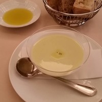 クチーナ ヒラタ - ランチpranzoC 前菜：　そら豆の冷製ポタージュ
