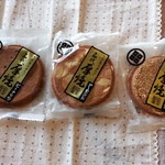 Sasaki Seika - ピーナッツ、アーモンド、白ゴマ
                        