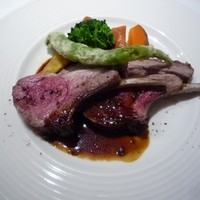 シーン - 肉…仔羊のロースト・エストラゴン香るソース