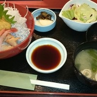 旬鮮魚菜 くじら - 海鮮丼