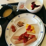 エーゼットカフェ シダカ - ●ごはん、味噌汁、ウインナー、卵焼き、焼き魚、納豆、ヨーグルト、のり、サラダなど（2015.04）●