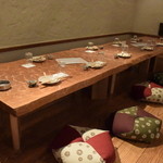 炭と地酒とたしなみワイン Kai本店 醸す - 個室風の空間を予約しておいた、掘りごたつ式ではないのでご注意を。