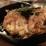 炭と地酒とたしなみワイン Kai本店 醸す - トロトロの山芋お好み焼き。いくらでも食べられるほど上品で優しい味わい。