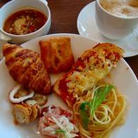 リラッサ - 軽食　生ハムにホタテまで