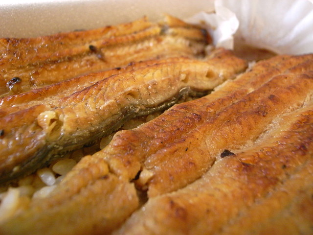 お持ち帰りの鰻丼はやっぱりそれなりの味なのかな。。 : 宮川本廛 銀座松屋店