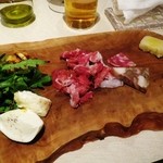 幻ネロパルマの生ハムと上質なイタリア食材の盛り合わせ