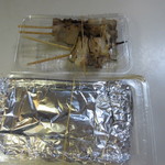 晩酌亭 - 料理写真:此処の焼鳥は１本８０円均一の明朗料金体系、この日は５種類１０本の焼鳥をお持ち帰りです。
