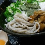 鶴喜 - 麺のアップです。