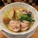塩らーめん 塩こっこ - 新・鶏塩らーめん 680円