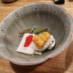 お通しの鱧と蓴菜