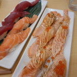 寿司の美登利 総本店 - お子様サビ抜き左から：まぐろ・サーモン・炙りサーモン