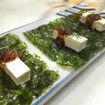 Ubu Kata - ノリチーズ  280円
                        韓国ノリとクリームチーズ、食べるラー油の乗ったシンプルな料理。
                        
                        ビールに合いすぎる！！