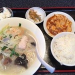 鴻福餃子酒場 - 海鮮塩ラーメン