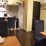 神楽坂 イルカンポ　 - キッチンの見える店内