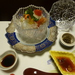 お造りは平目、赤エビ、マグロ、烏賊