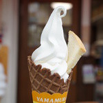 Yamamura Milk Gakko Gekumaemae Ten - みるくなソフトクリーム（ココアコーン・250円）
                      