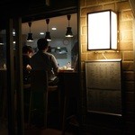 しゅはり - 渋いカウンターのみのお店です。