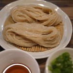 うどんと冷や麦の二種盛り。ピッカピカの美しさ(*ﾉωﾉ) ｲﾔﾝ