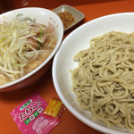 ラーメン二郎 - チャリティー参加。カラシとブタがもう最高。