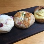ルソント - クランベリーの白パン＆ベーコンとクリームチーズのライ麦パン＆芋あんモンブラン