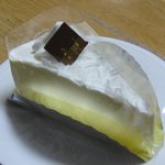 エンペラー - レアチーズケーキ(240円)