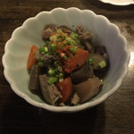 酒房 うさぎ - もつ煮、400円。モツがちゃんと下ごしらえされてて全くくどくない。
