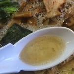 らーめんヒグマ - 塩チャーシューのスープ