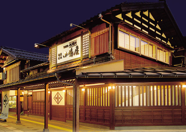 そば処 长冈小嶋屋 - 繁华街に在りながらも落着いた雰囲気の和风木造