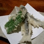 手打ち蕎麦切り　海望 - 稚あゆとさやいんげんの天ぷら。