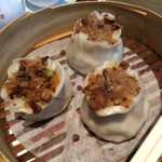 中国飯店 - 餅米入りシュウマイ
      粽の中身と、厚めの皮