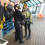 180º Lounge - きれいなお嬢様がダイビング