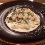 ラディーチェ - ゴルゴンゾーラとキノコのオレキエッテ