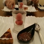 ルナ パルパドス - ●自家菜園苺のタルト
      ●篠山産黒米のアロスコンレチェ
      ●グミのソルベテ