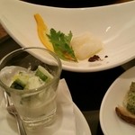 ルナ パルパドス - ●福良港直送　天然鱸のカルパッチョ
      ●地場胡瓜のヨーグルトサラダ　
      ●地卵、海老、菊菜のパステル
      