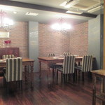 カーヴ・ド・コンマ - かなりカジュアルな雰囲気