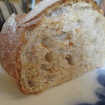 カーヴ・ド・コンマ - 自家製パン