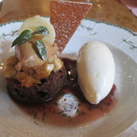 カーヴ・ド・コンマ - ヨーグルトアイスにショコラケーキ